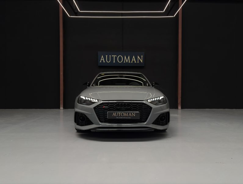 
								AUDI RS4 full									