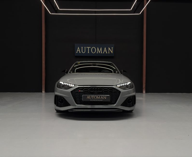 
								AUDI RS4 full									