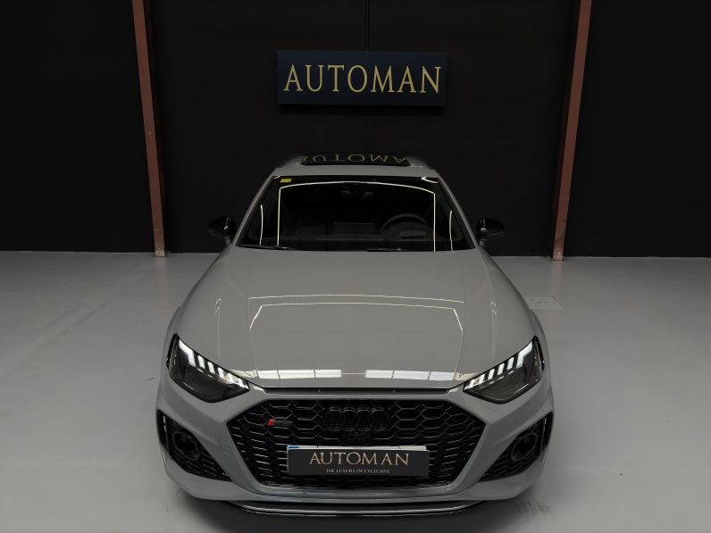 
								AUDI RS4 full									