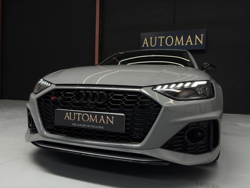 
								AUDI RS4 full									