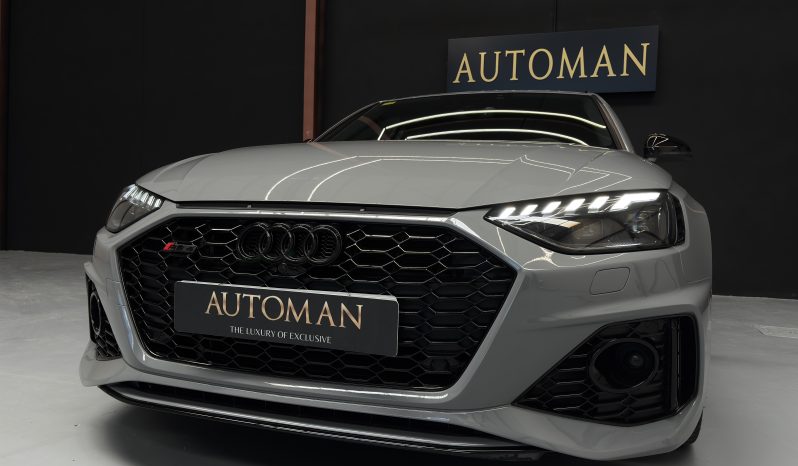 
								AUDI RS4 full									
