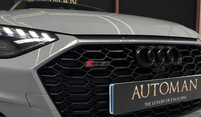 
								AUDI RS4 full									