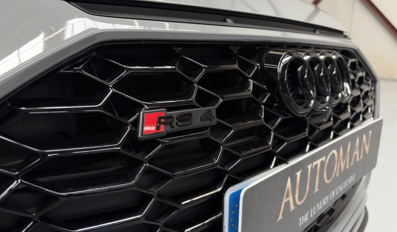 
								AUDI RS4 full									