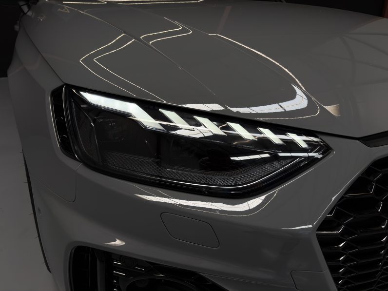 
								AUDI RS4 full									