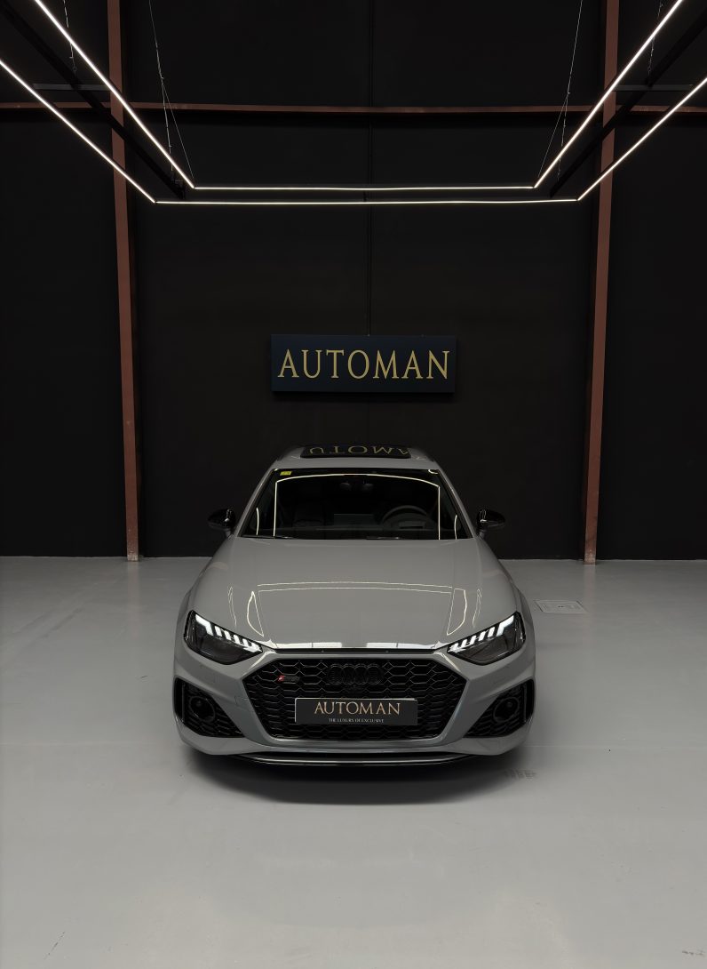 
								AUDI RS4 full									