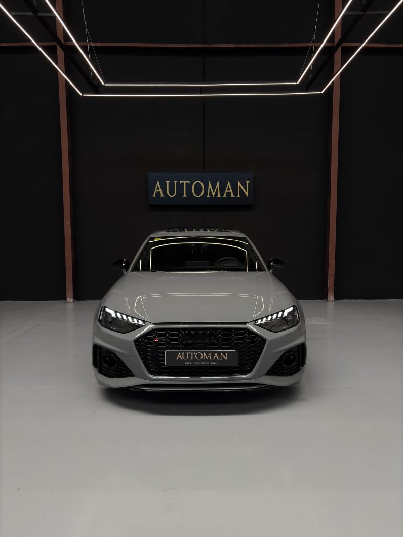 
								AUDI RS4 full									