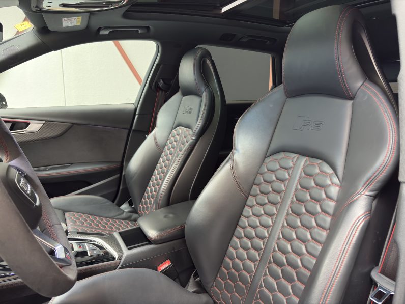 
								AUDI RS4 full									