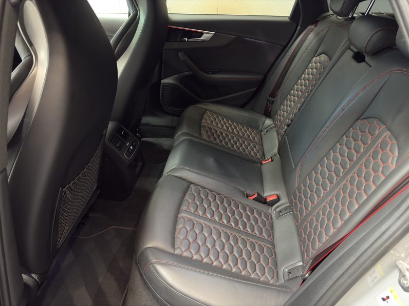 
								AUDI RS4 full									