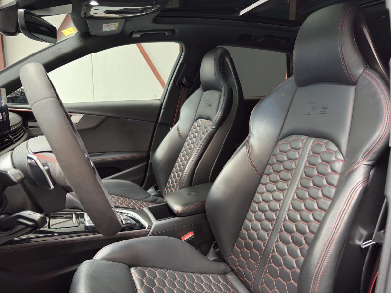 
								AUDI RS4 full									