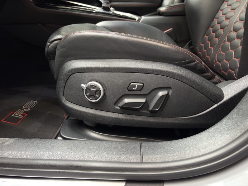
								AUDI RS4 full									