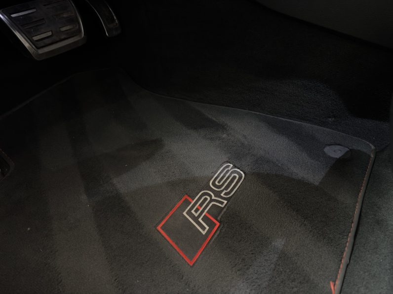 
								AUDI RS4 full									