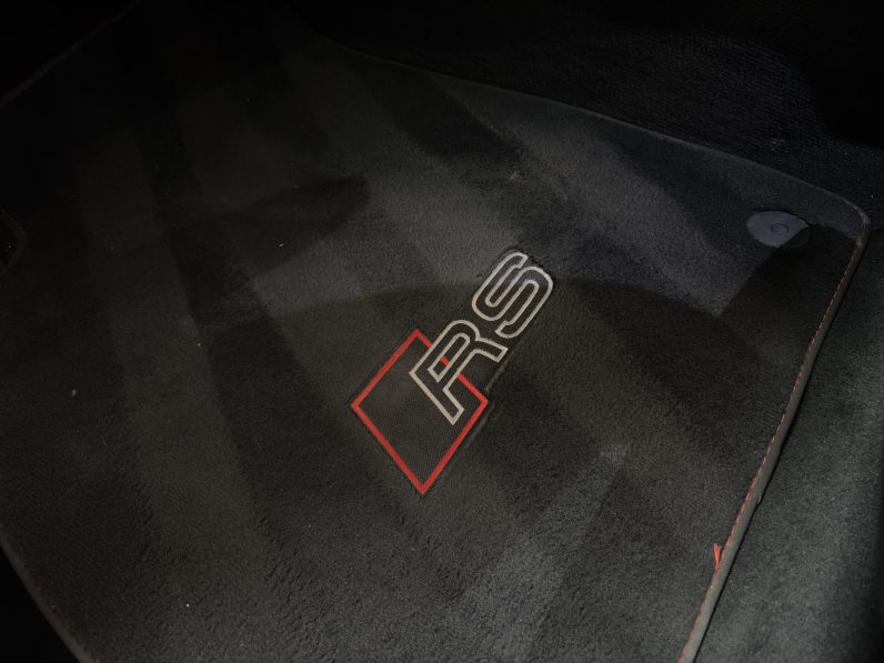 
								AUDI RS4 full									