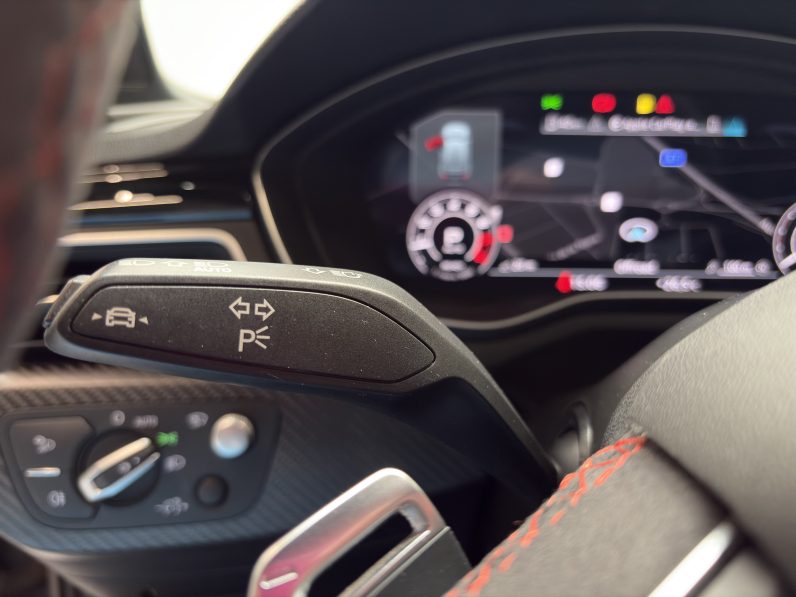 
								AUDI RS4 full									
