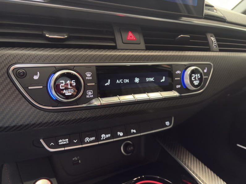 
								AUDI RS4 full									