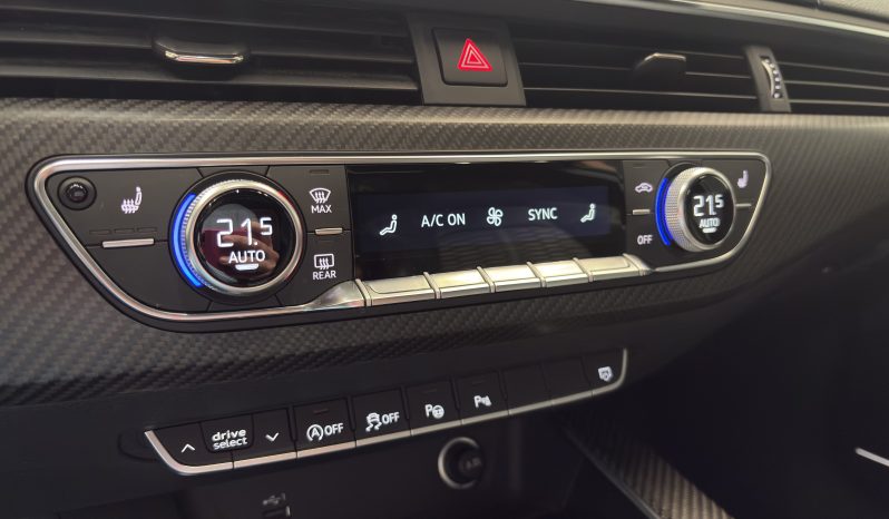 
								AUDI RS4 full									