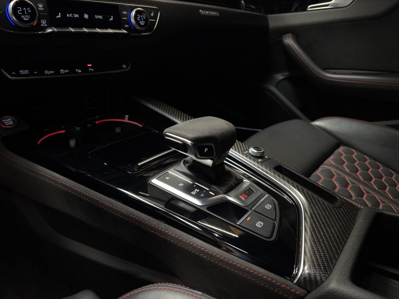 
								AUDI RS4 full									