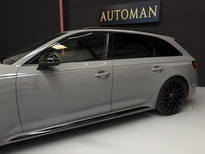 
								AUDI RS4 full									