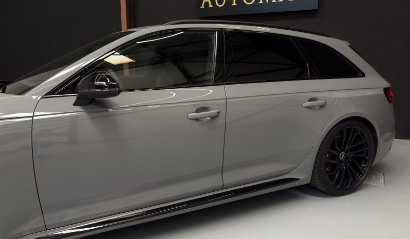 
								AUDI RS4 full									