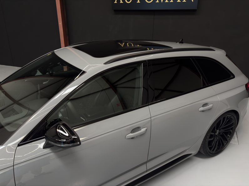 
								AUDI RS4 full									