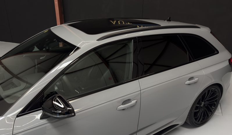 
								AUDI RS4 full									