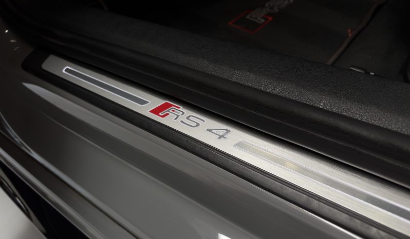 
								AUDI RS4 full									
