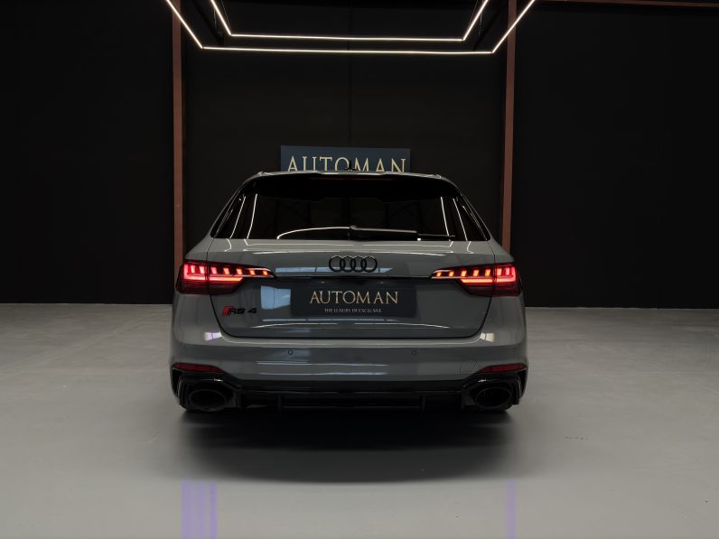 
								AUDI RS4 full									