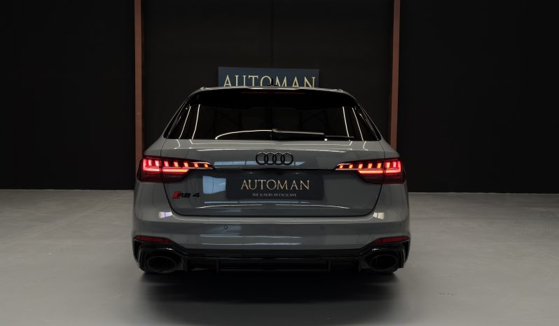 
								AUDI RS4 full									