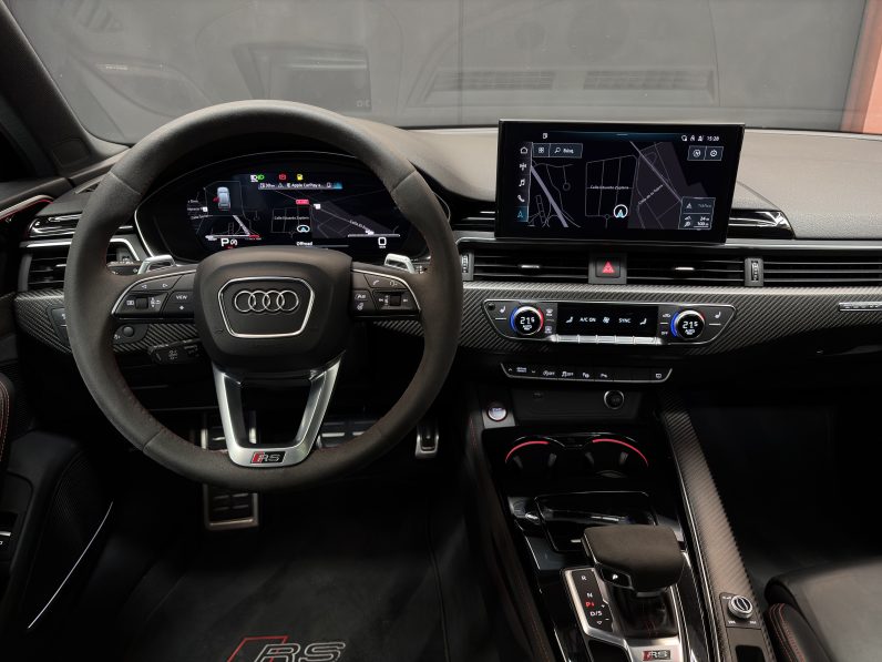
								AUDI RS4 full									