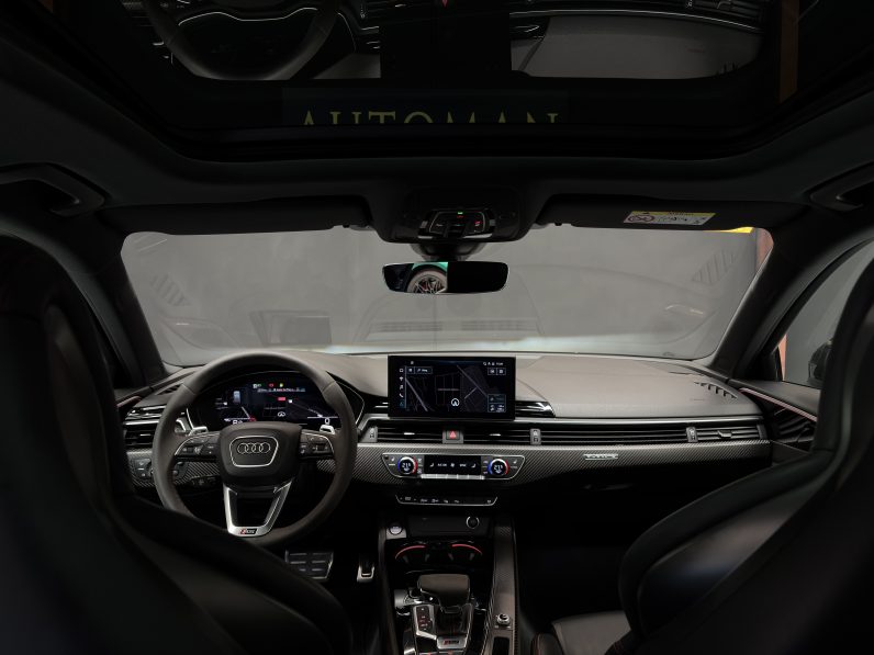 
								AUDI RS4 full									