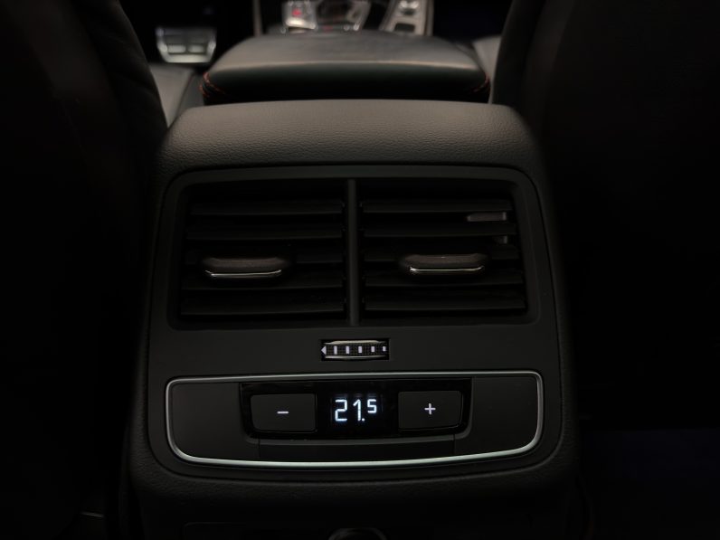 
								AUDI RS4 full									