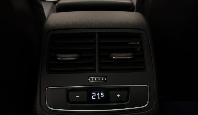 
								AUDI RS4 full									