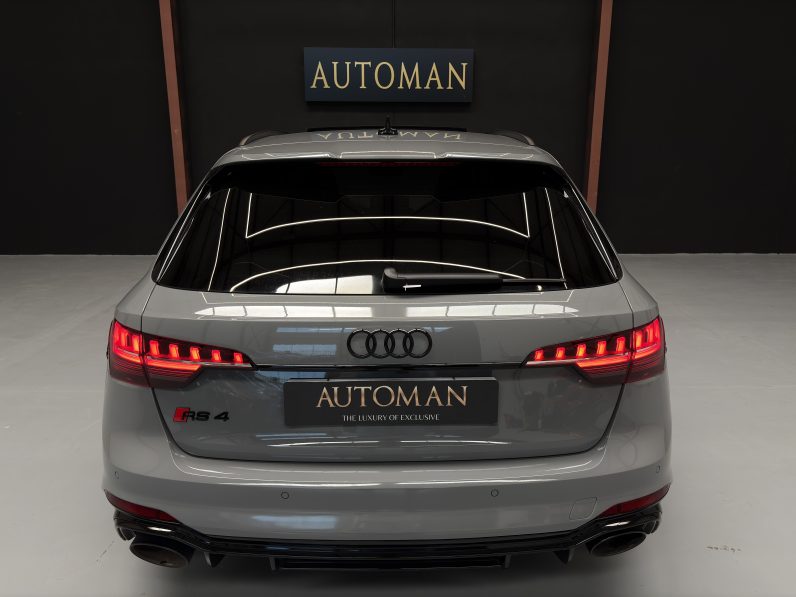 
								AUDI RS4 full									