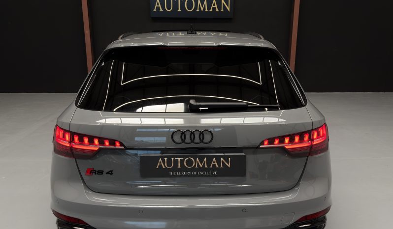
								AUDI RS4 full									