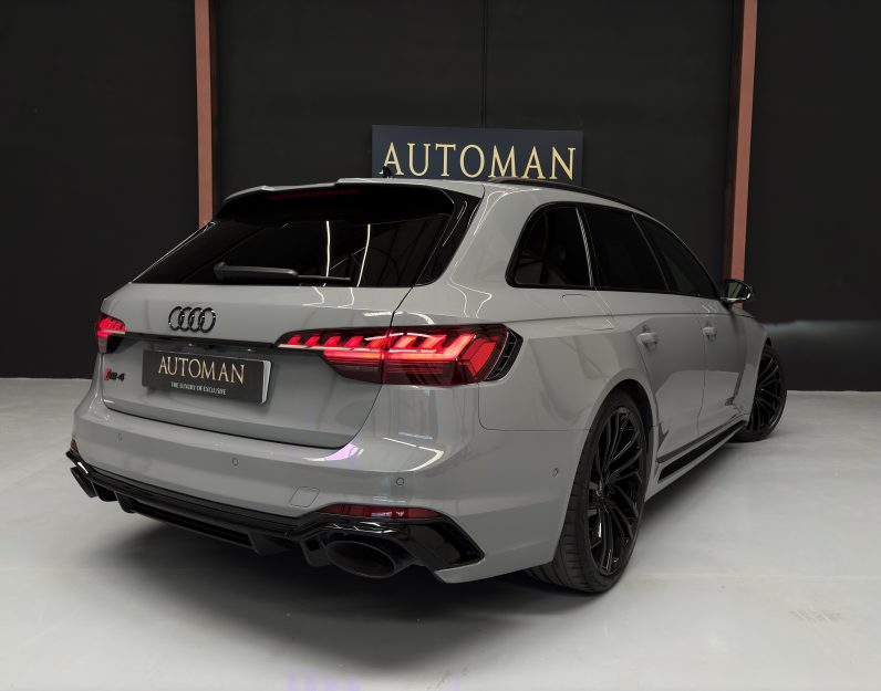 
								AUDI RS4 full									