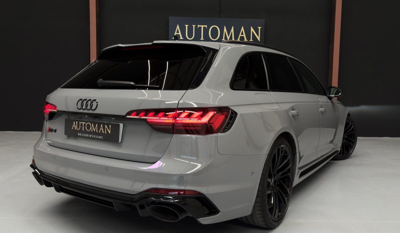 
								AUDI RS4 full									