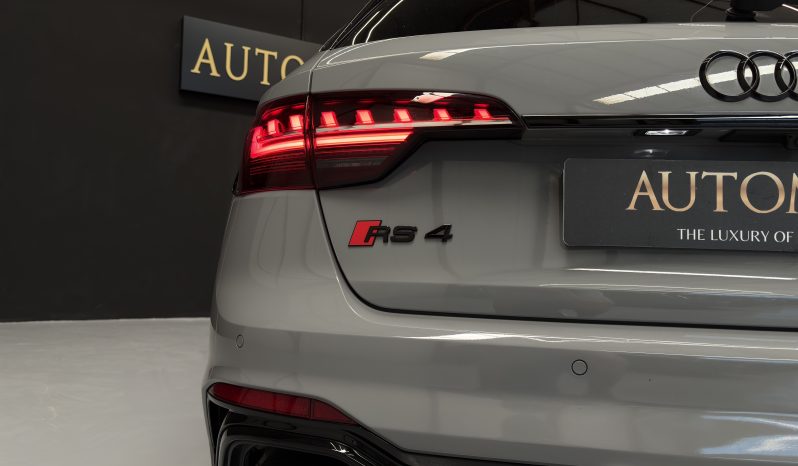 
								AUDI RS4 full									