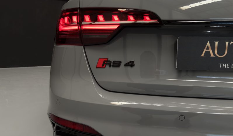 
								AUDI RS4 full									
