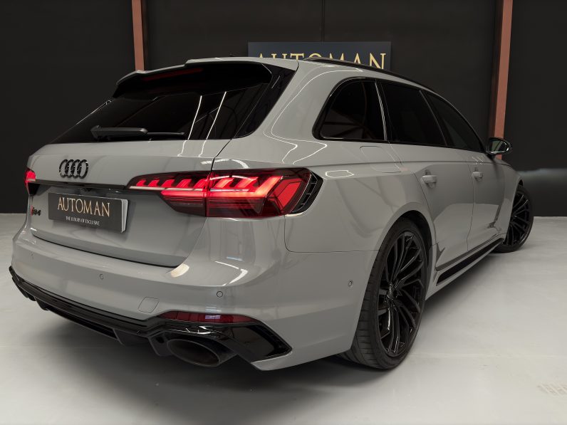 
								AUDI RS4 full									