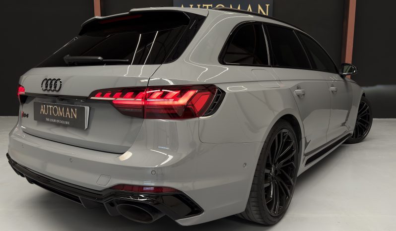 
								AUDI RS4 full									