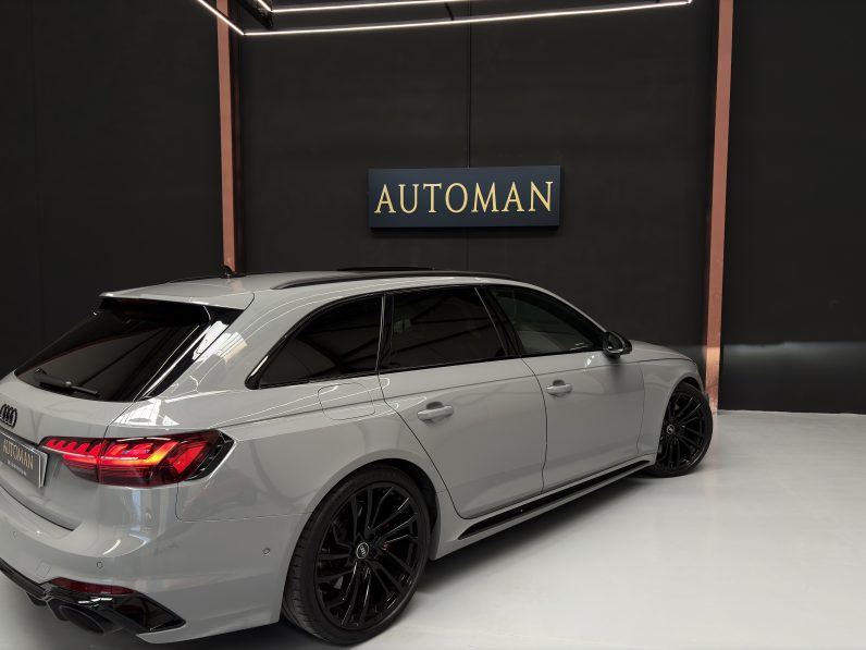 
								AUDI RS4 full									