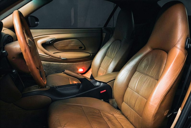 
								Porsche 911 Carrera Cabrio (996) full									