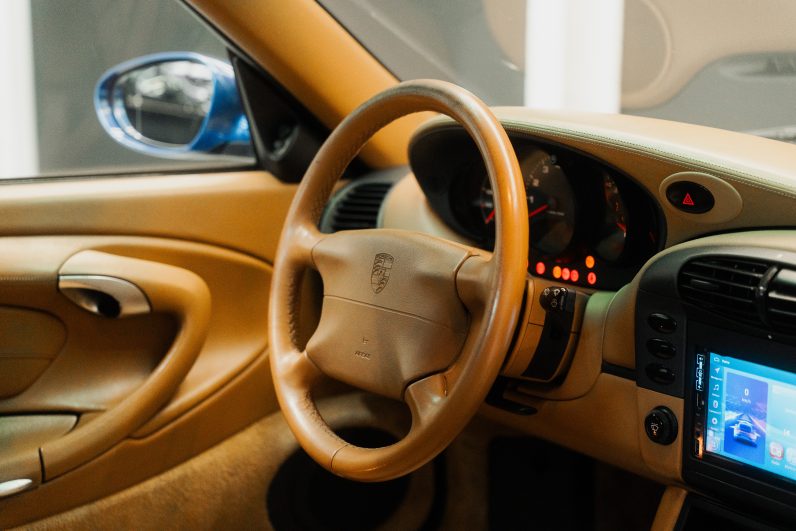 
								Porsche 911 Carrera Cabrio (996) full									