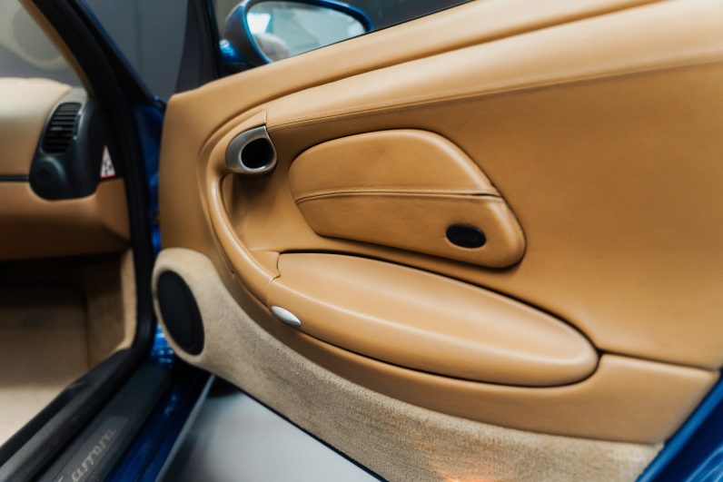 
								Porsche 911 Carrera Cabrio (996) full									