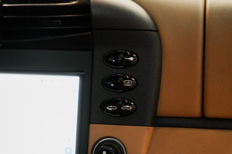 
								Porsche 911 Carrera Cabrio (996) full									