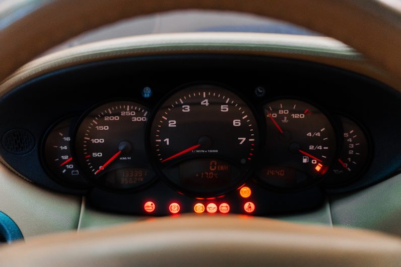
								Porsche 911 Carrera Cabrio (996) full									
